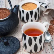 Afrykańskie herbaty: czerwona rooibos z RPA, kenijskie zielona oraz matcha w trzech odsłonach
