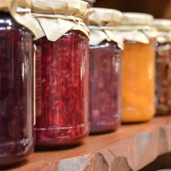 Syrop do herbaty - przepisy na domowy syrop z malin, czarnego bzu, cytryny, pomarańczy i imbiru