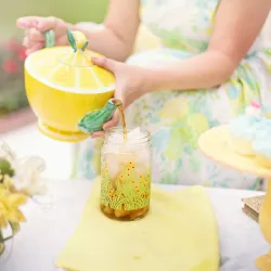Tea bomb - przepis na herbatę zamkniętą w cukrowej kuli - na prezent i do podania gościom