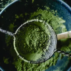 Matcha a zielona herbata liściasta - czym się różnią?