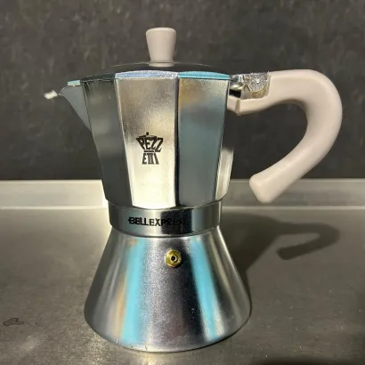 OUTLET Pezzetti Bellexpress kawiarka aluminiowa na indukcję pojemność 6 tz / 300 ml kolor srebrna z beżową rączką - zdjęcie 1