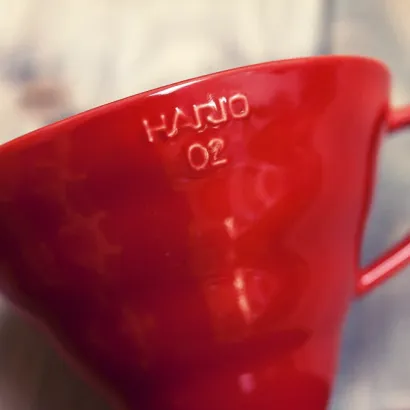 Hario dripper V60 ceramiczny kolor czerwony rozmiar V01 - zdjęcie 3